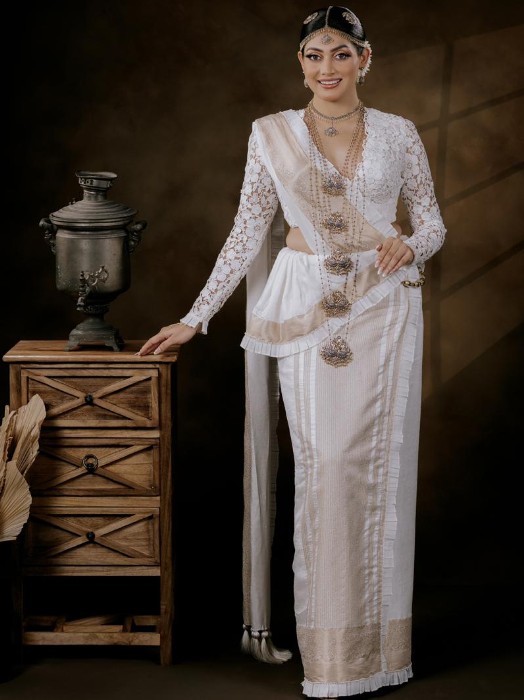 White Handloom Kandyan Saree with Gold thread