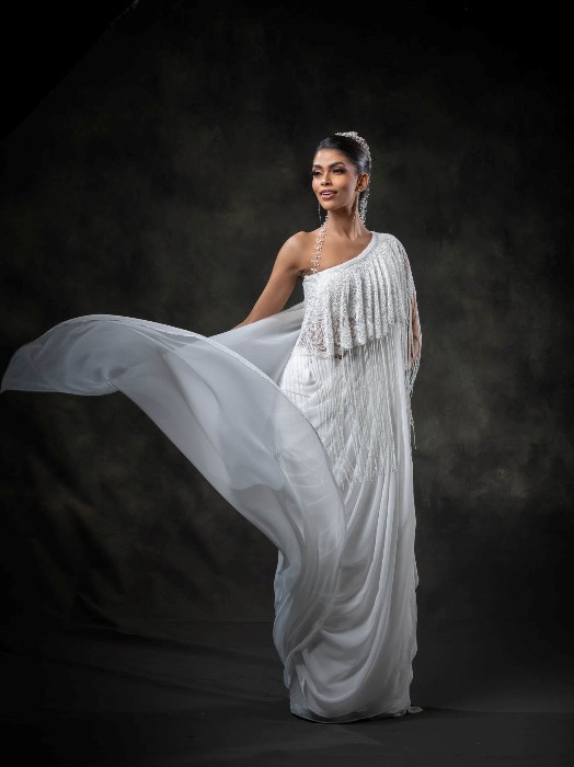 Drape in Lace & flowing fringes